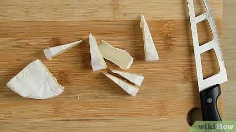 Como se corta el queso Brie